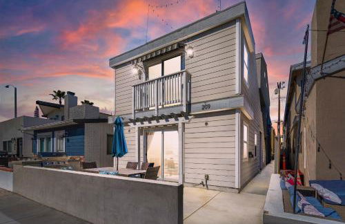 Beach Escape with Patio! 2 Min Walk to Sand & Surf - Foto 6