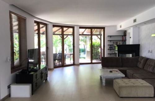 Villa with Heated Pool and Jacuzzi close to Puerto Banus and Beach - Photo 6