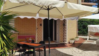 Villa Lido dei Pini 4 persone giardino 350mq wifi 3 chilometri dal mare - Foto 4