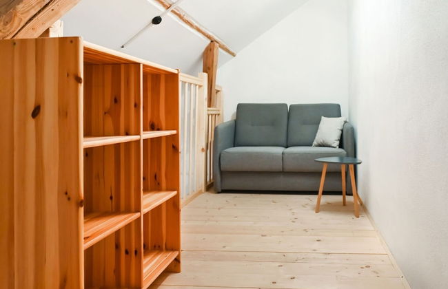 Loft-like Apartment With Swimming Pond - Photo 9