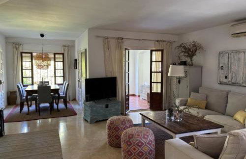 Nice villa with a garden - Photo 6