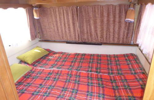 Bungalow nebst Wohnwagen für 4 bis 5 Personen in Nähe von See- und Tesla - Foto 9