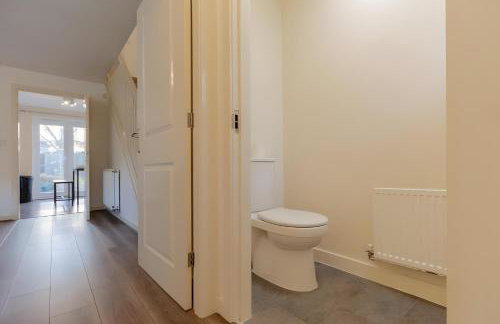 FREE parking, LARGE House for Contractors & Families, Sleeps 7, 25 mins to MANCHESTER & LIVERPOOL - Foto 34