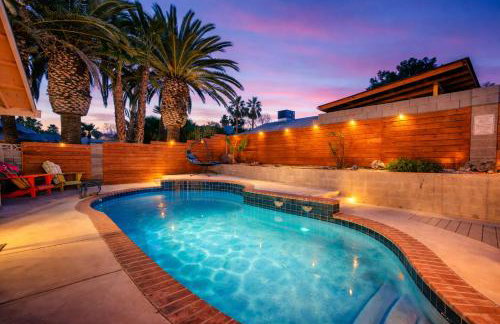 Fresh & Fun! Vegas 4BR w Heated Pool, Dog Friendly - Photo 5