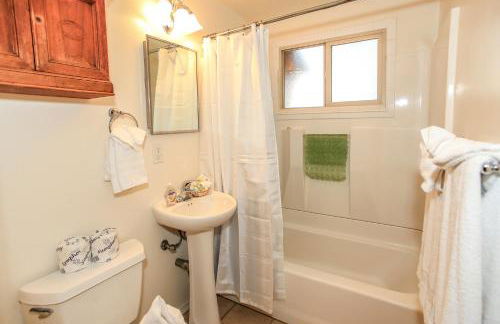 Owl Cabin - Sierra style cabin located on a quiet road in Fawnskin and backs up to National Forest! - Foto 12