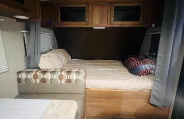 Cozy Vegas Bunkhouse RV - Foto 10