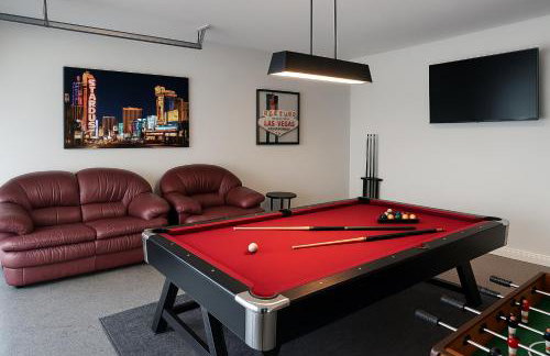 FUN Retro Arcade Villa - Pool&Spa, Arcades, Billiards,BBQ Gazebo Lounge, 10 Mins Strip - Photo 5