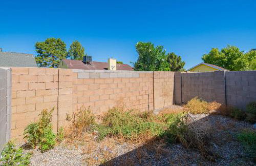 Serene 2BR Home with Premium Beds - Foto 33