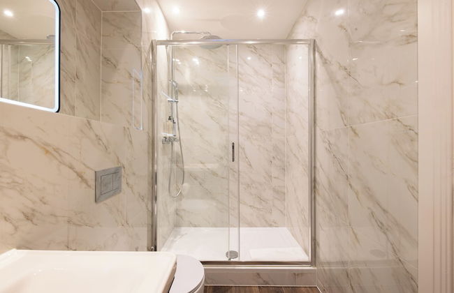 Staines Riverside by Charles Hope - Photo 32