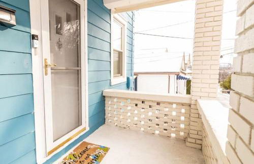 Cozy Riverfront Bungalow with Stunning Views - Foto 7