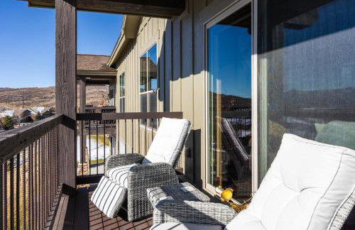 Private Hot Tub, Minutes to Ski, Cozy Getaway, Beautiful Condo- Large 3BR, Private Garage! - Photo 37