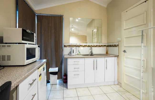 Studio Granny Flat in Melville With Patio - Photo 6