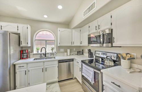 Patio and Fenced Yard Family Retreat in Phoenix! - Foto 15