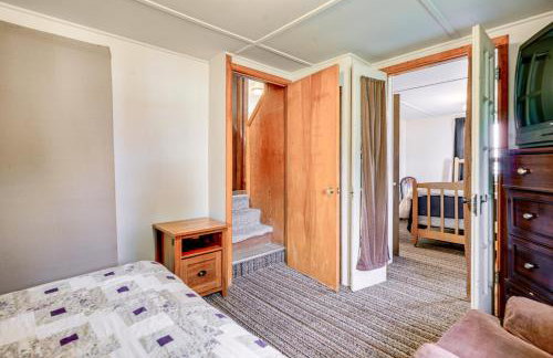 Webster Lake Home with Patio about 3 Mi to Town! - Foto 13