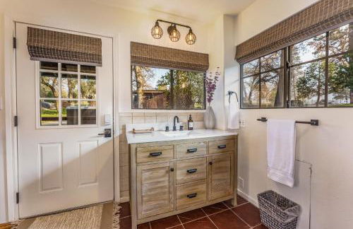 Log Cabin sleeps 20 with hot tub, EV Charger, firepit - Foto 51