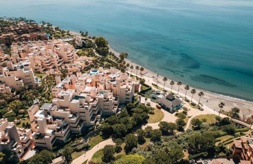 Luxury 2 bedrooms, Private Heated Pool - EHHouse - Photo 43