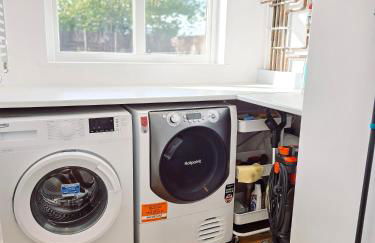 Luxury Sea View Retreat with Hot Tub Sleeps 8 - Foto 18