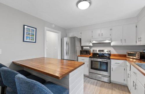 4BR Home | Walk to Beach & Downtown | Parking - Foto 14