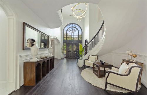 Luxury Mansion in The Woodlands TX with Heated Pool, Spa, BBQ & Basketball Court - Foto 3