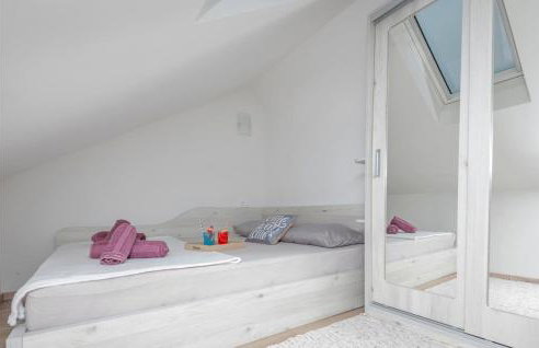 Amazing Home In Mijaca - Photo 19