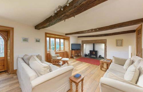 10 Bed Stunning House in village, with Hot Tub - Photo 28