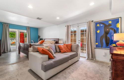 Palm Springs Home with a Resort Style Backyard -Joy pool hot tub views - Foto 23