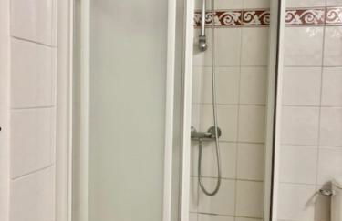 Stunning farmhouse with heated private pool in Provence - Photo 18