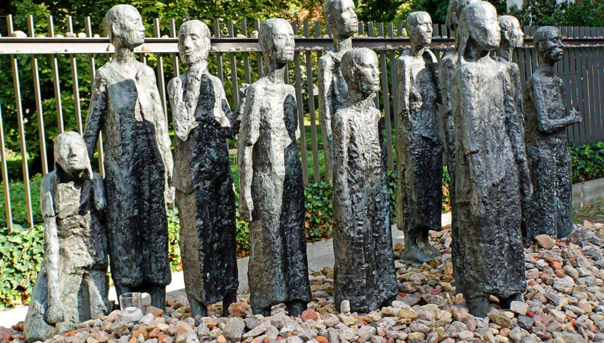 Monumento en el antiguo cementerio judío