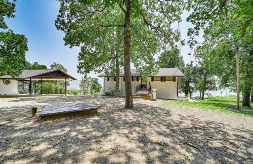 Lakefront Eufaula Escape with Dock and Private Beach! - Foto 38