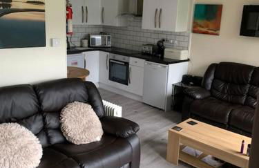 Stunning 3 Bed Riverside Cabin in Snowdonia - Photo 12