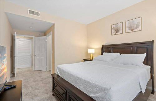 Lovely & coxy 2BR/2BA! 5MIN to Disney! - Photo 11