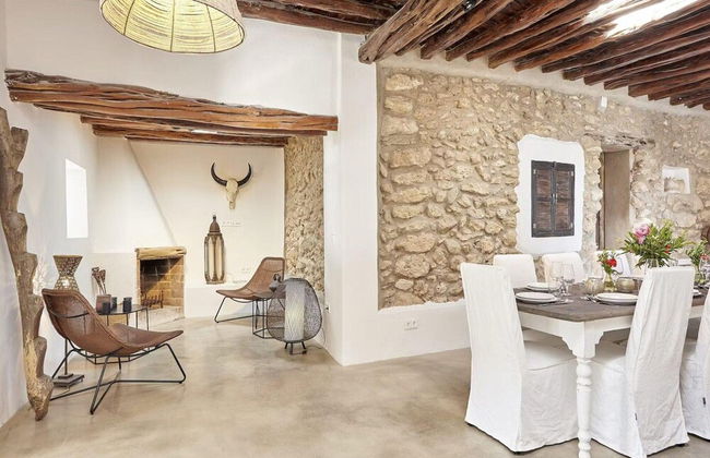 Hillside Villa With Sea-views - Photo 18