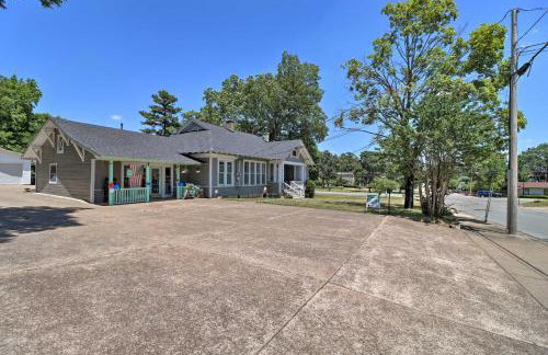 Historic Mountain Home Haven with Large Yard! - Foto 26