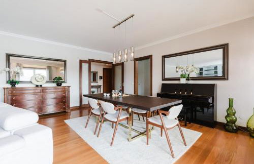 Elegant Riverfront Flat | Pool & Sports by Host Wise - Foto 26