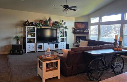 Wasatch Retreat 5 bed 3 5 bath pool table game room - Photo 29