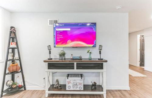 Retro Cumberland 2-Story Hangout near Six Flags - Foto 15