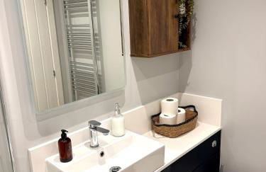 2 Bed House - Sleeps 4 - Parking - Foto 9