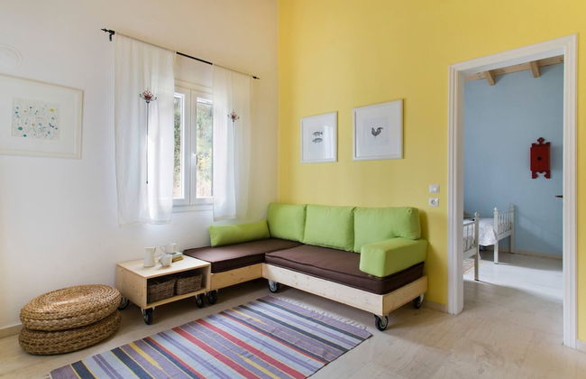 Cute Yellow Handmade House With Garden - Foto 22