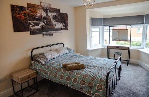 Spacious Family Home Minutes from the Beach - Foto 15