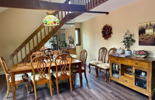 WOW!! Ultimate Pocono Retreat, Hot Tub, Game Room, Deck, Lakes, Skiing, Pools - Foto 4