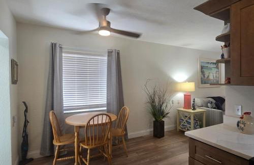 An Island Getaway at Palm Tree Villas - Photo 3