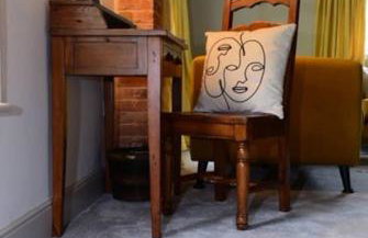 Stunning Manor Farmhouse - Photo 5