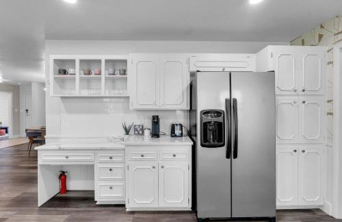 10min to EXPO - Family-Friendly with Office & Playroom - Photo 9