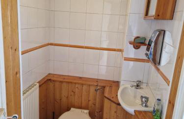 Family-Friendly Detached House Near Leeds and Bradford with Garden - Foto 30