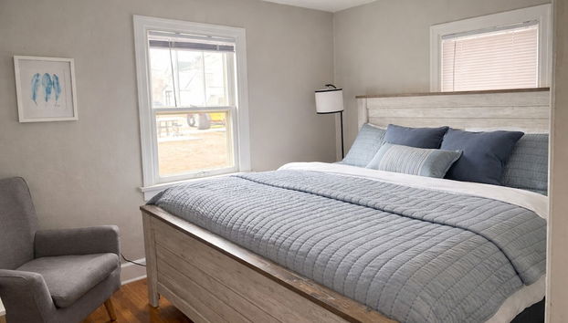 Beautiful Bungalow Next to UNC - Free Cruiser Bikes! - Foto 4, Habitación