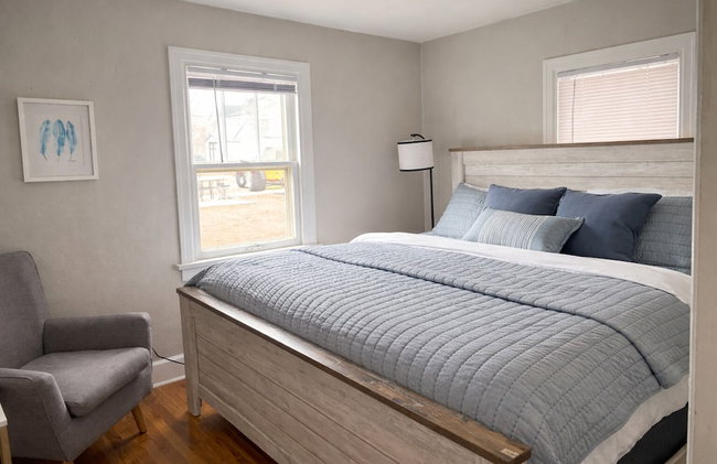 Beautiful Bungalow Next to UNC - Free Cruiser Bikes! - Foto 3