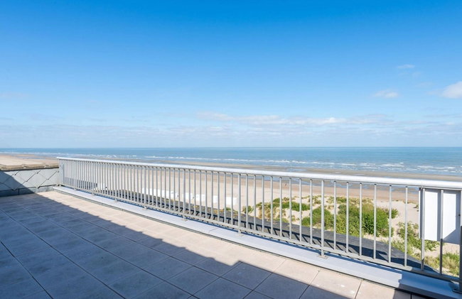 Penthouse in Seafront With Stunning Sea View - Photo 17