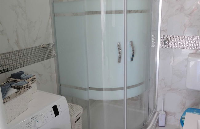 Selce Shorefront Apartment With Balcony and Sea View - Foto 11