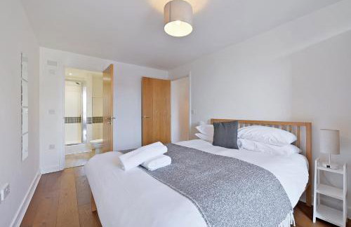 The Vizion serviced apartments from Pincott Properties - free parking, private balcony, and WiFi - Photo 52