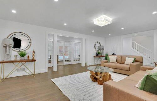 Luxury 7BR Buckhead Oasis w Pool Gameroom Firepit - Foto 17